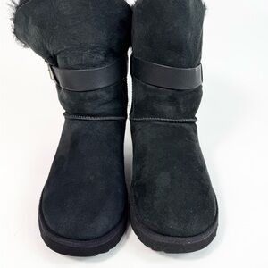 UGG Jaylyn Women’s Black Sheepskin Buckled Short Boots #1018628 - Size 8.5